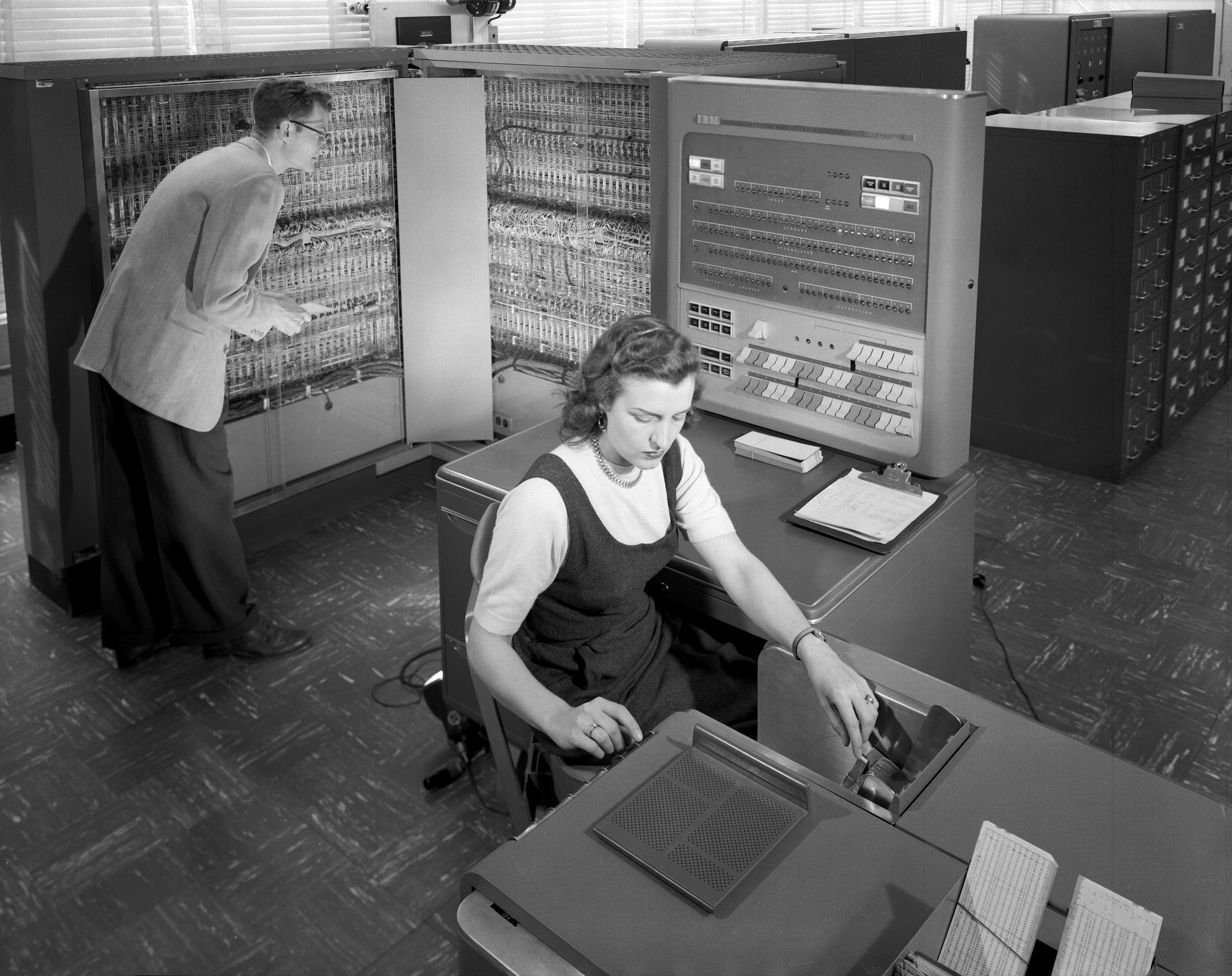 An IBM electronic data processing machine of the same era as the IBM 704 that first sang Daisy Bell in 1961